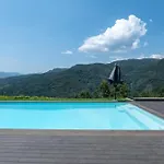 Paradise 4*