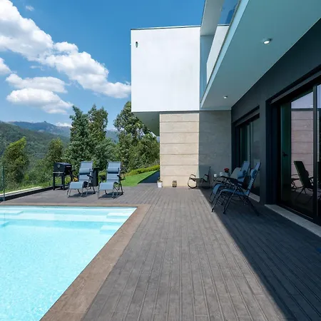 Paradise 4*