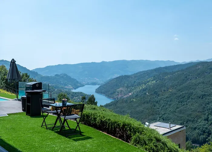 Paradise בית הארחה 3*